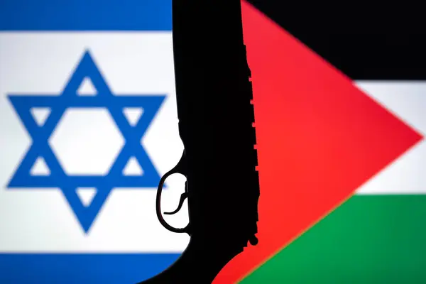 Arma Entre Bandera Israel Bandera Palestina Concepto Guerra — Foto de Stock