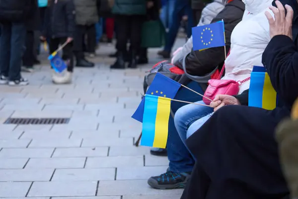 Rusya 'nın Karlsruhe, Almanya' daki pazar meydanına düzenlediği Rus işgalinin ikinci yıldönümünde Ukrayna 'ya destek gösterisi, 02 / 24 / 2024. Yaşasın Ukrayna! Ukrayna Avrupa 'dır!                       