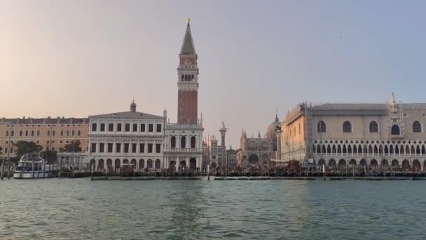 Venetsia Marks Square Doges Palace Silta Huokaus Päässä Grand Canal — kuvapankkivideo