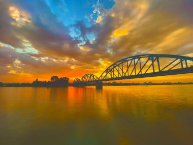 Antik Rapids köprüsünde gün batımı