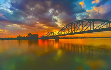 Antik Rapids köprüsünde gün batımı