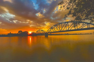 Antik Rapids köprüsünde gün batımı
