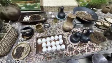 Trung Nguyen Kahve Müzesi 'nde kahve işleme nesneleri