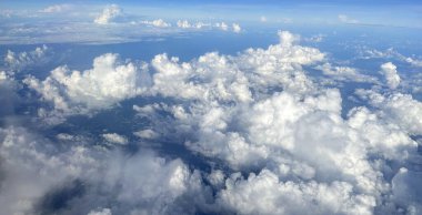 uçaktan gördüm bulutlar