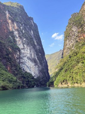 Güzel göl manzarası