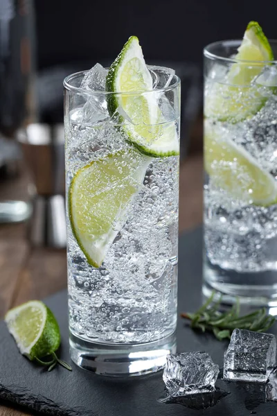 Gin Tonic Cocktail Lime Slices Ice Tall Glass Black Slate — Photo