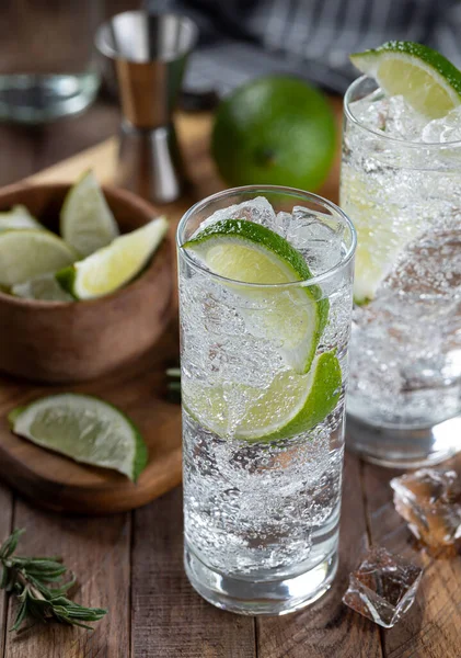 Gin Tonic Cocktail Lime Slices Ice Rustic Wooden Table — Stockfoto