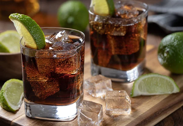 Rum Cola Cocktail Sliced Lime Ice Wooden Board — Zdjęcie stockowe