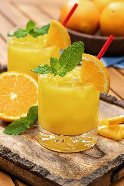 Orange Juice Cocktail Mint Orange Slices Outdoors Wooden Tray — Stock Photo, Image