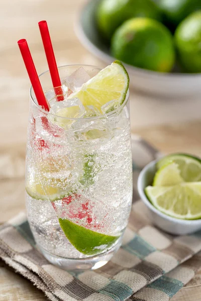 Glass Cold Sparkling Water Lime Wedges Wooden Table — Stock Photo, Image