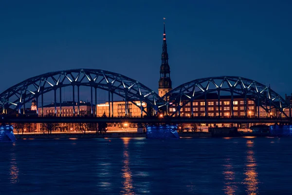 Pohled Starou Rigu Přes Řeku Daugavu Večerních Hodinách — Stock fotografie