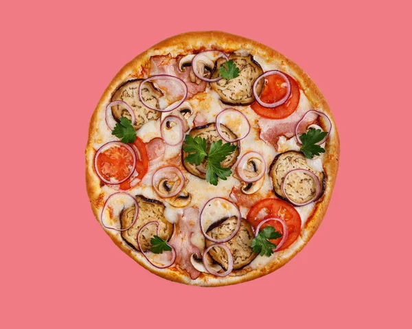 Pizza Szynką Grzyby Bakłażan Czerwonym Tle Studio Fotografowania — Zdjęcie stockowe