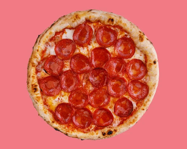 Rzemiosło Pepperoni Pizza Czerwonym Tle Studio Fotografowania — Zdjęcie stockowe