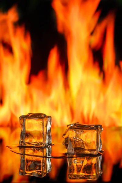 Ice Cubes Fire Background Alcoholic Cocktail — Stock Photo, Image