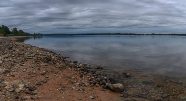 Daugava Nehri yakınlarındaki Aizkraukle Letonya doğası