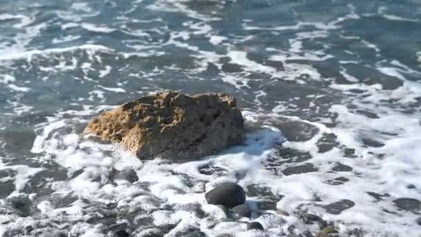 Atardecer Sol Costa Mediterránea Isla Chipre Olas Playa — Vídeo de stock