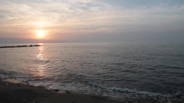Вечірній Захід Сонця Середземноморському Узбережжі Острова Кіпр Пляжні Хвилі — стокове відео