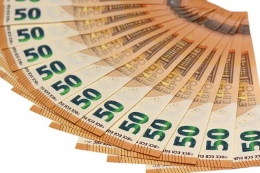 Arka plan olarak masaya yayılmış 50 Euro 'luk banknotlar