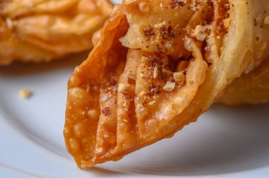 Türk baklavası, hafif bir tabakta ballı tatlı.