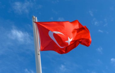 Türkiye 'de bahar gökyüzü 17' ye karşı bayrak