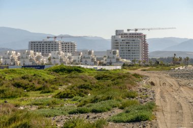 Kıbrıs Rum Kesimi 2 'de kışları beyaz evleri olan yerleşim yeri