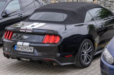 Gaziveren Kıbrıs 04.29.2024 Siyah Ford Üstü açılabilir Mustang 8