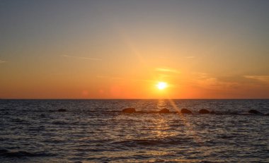 Kıbrıs Rum Kesimi Gaziveren 'de Akdeniz üzerinde güzel bir gün batımı