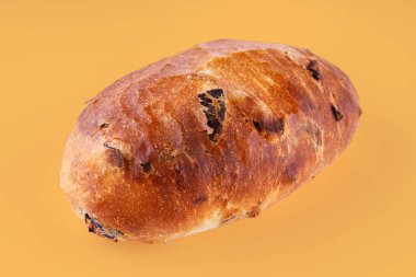 Yemek dağıtım alanı 1 için sarı arka planda iştah açıcı ciabatta.