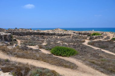 Kıbrıs Rum Kesimi 'nin Paphos (Pafos) kentindeki antik Krallar Mezarlığı' ndaki yeraltı geçidi.