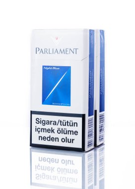 Gaziveren, Kıbrıs Rum Kesimi - 07.23.2024 paket parlamento sigarası beyaz arka planda