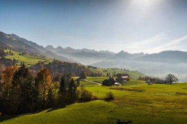 İsviçre Toggenburg 'daki dağ manzarası Churfirsten, Canton St. Gallen, İsviçre manzaralı.