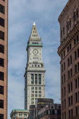 Boston, Massachusetts, New England, ABD - 20 Ağustos 2012. Boston Finansal Bölgesindeki Eski Özel Ev kulesi ve saati