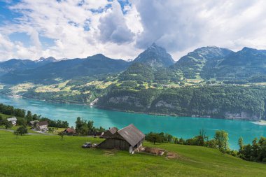İsviçre Alplerinde Walensee Gölü manzarası, Amden, Canton Sankt Gallen, İsviçre