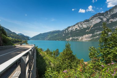 Walensee Gölü 'nün manzaralı manzarası (Walen Gölü), Quarten, Canton St. Gallen, İsviçre