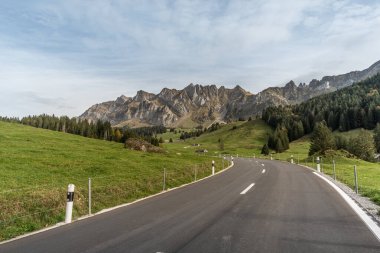 Saentis, Toggenburg, St. Gallen Kantonu, İsviçre ile Alpstein manzaralı Schwaegalp yolunu geç