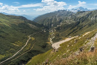 Furka Geçidi 'nden Rhone Vadisi' ne, arka planda Grimsel Geçidi, Obergoms, Valais Kantonu, İsviçre