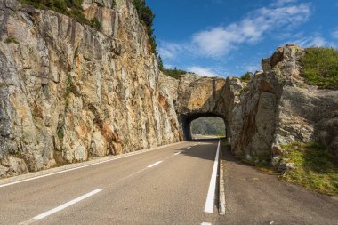 Susten Geçidi yolundaki kaya tüneli, Innertkirchen, Bern Kantonu, İsviçre