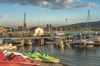 Constance Gölü 'nde kayıkhanesi olan Marina, Bodman-Ludwigshafen, Baden-Wuerttemberg, Almanya