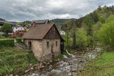 Kara Orman, Ottenhoefen, Ortenau, Baden-Wuerttemberg, Almanya 'daki tarihi su değirmeni