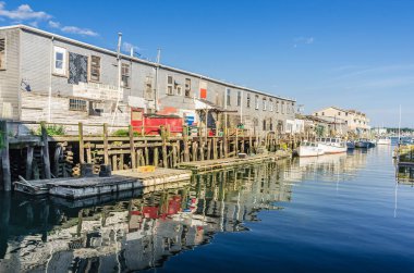 Portland, Maine, New England, ABD 'nin Eski Liman Bölgesi' ndeki Harbor Balık Pazarı 'nın arkasındaki Özel Ev İskelesi.
