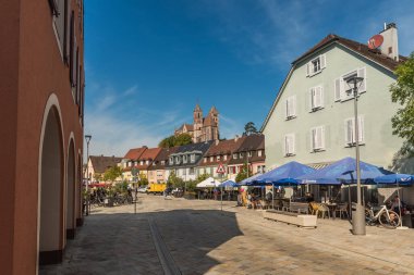 Breisach am Rhein, Breisgau, Baden-Wuerttemberg, Germany - September 7, 2024. Market square with view of St. Stephan cathedral (Stephansmuenster). clipart