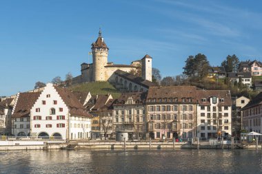 Ren Nehri 'nin geçidi, eski kasaba ve Munot kalesi, Schaffhausen, Schaffhausen Kantonu, Switzerlan