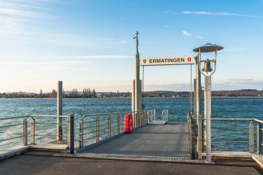 Ermatingen 'de Jetty, Reichenau Adası manzaralı, Constance Gölü, Thurgau Kantonu, Almanya 