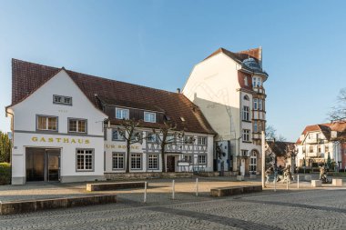 Singen am Hohentwiel, Baden-Wuerttemberg, Almanya - 30 Mart 2025. Hohgarten 'deki tarihi binalar