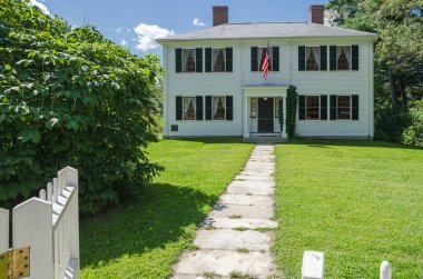 Concord, Massachusetts, New England, ABD - 15 Ağustos 2013. Ralph Waldo Emerson 'ın evi. Amerikalı yazar 1835 'ten 1882' ye kadar burada yaşadı..