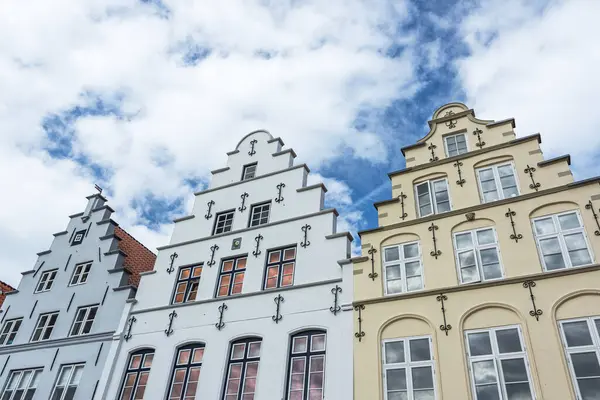 Pazar meydanındaki Gabled evleri, Friedrichstadt, Schleswig-Holstein, Almanya