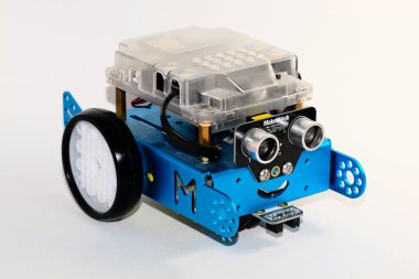 Tekirdağ, Türkiye - 29 Aralık 2022 - Makeblock mbot programlama kiti