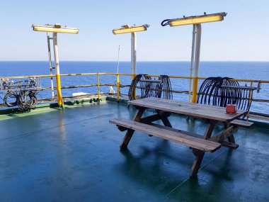 Offshore platformunda belirlenmiş sigara içme alanı