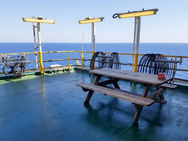 Offshore platformunda belirlenmiş sigara içme alanı