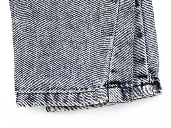 白い背景にグレーのジーンズパンツ スキニージーンズのトップビューの底 ストレートカットのジーンズ 生地のクローズアップ — ストック写真